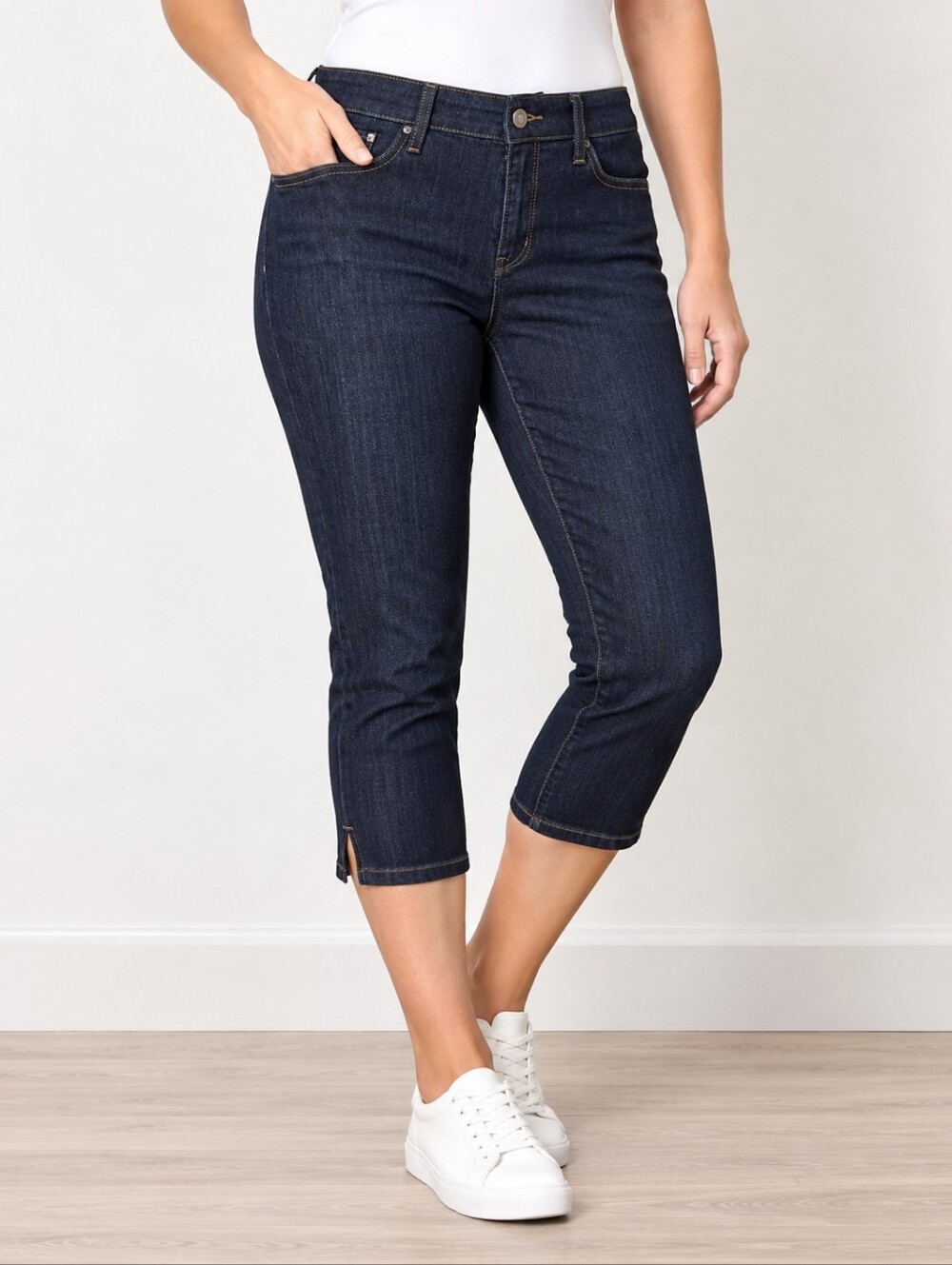 St. John's Bay Women's Mid Rise Skinny Capri Jeans Size 12 Dark Wash Like New